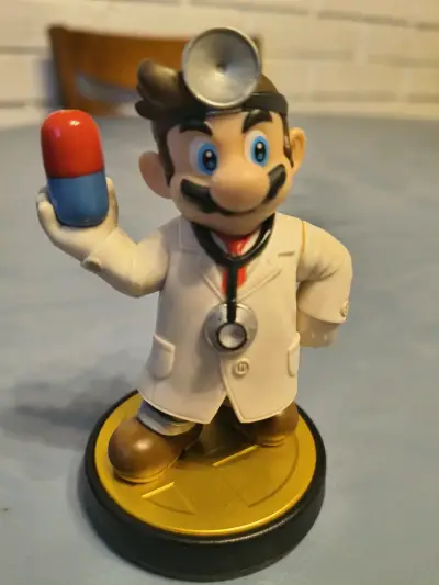 Figura de colección Dr. Mario con píldora - miniatura 1