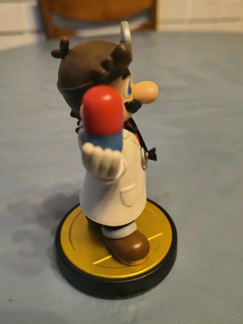 Figura de colección Dr. Mario con píldora - 2
