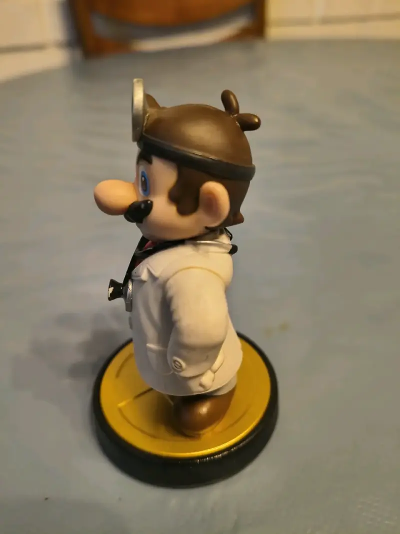 Figura de colección Dr. Mario con píldora - 3