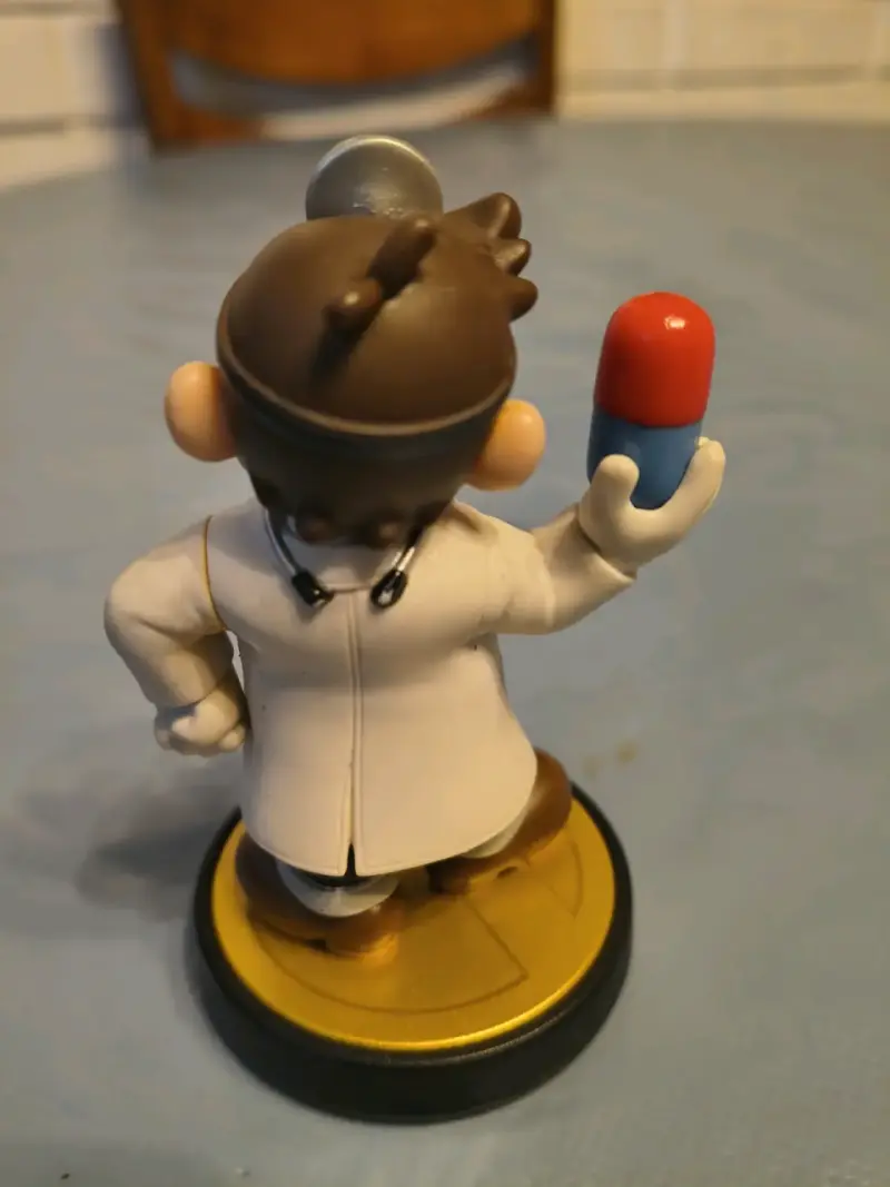 Figura de colección Dr. Mario con píldora - 4