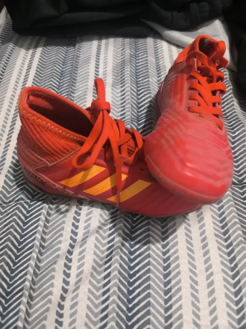 Zapatillas de fútbol Adidas Predator rojas - 1