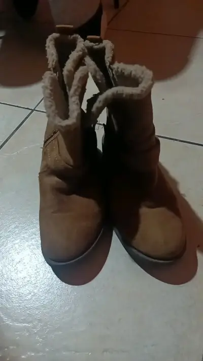 Botas de gamuza marrón con forro de lana - miniatura 2