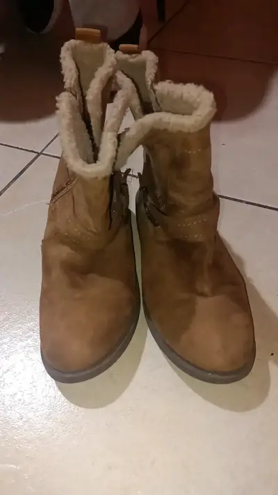 Botas de gamuza marrón con forro de lana - miniatura 3