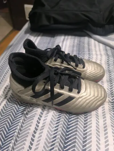 Zapatillas de fútbol Adidas Predator doradas - miniatura 1