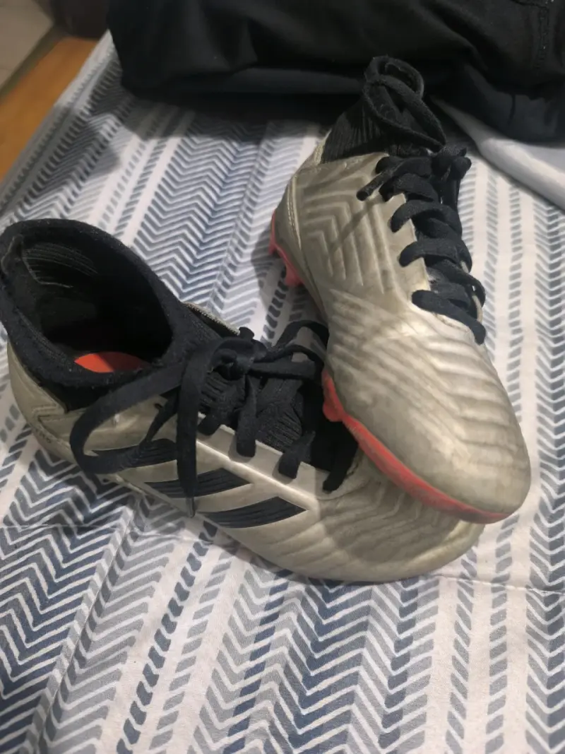 Zapatillas de fútbol Adidas Predator doradas - 2