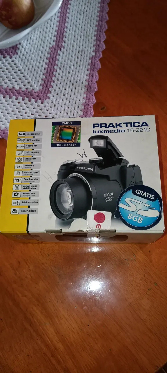 Cámara digital Praktica Luxmedia 16-Z21C con zoom óptico