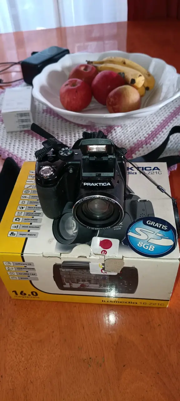 Cámara digital Praktica Luxmedia 16-Z21C con zoom óptico - 2