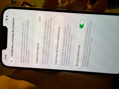 iPhone con batería al 84% en buen estado - miniatura 1