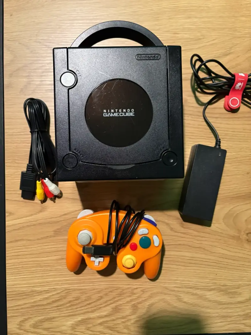 Consola Nintendo GameCube con control y cables - 1