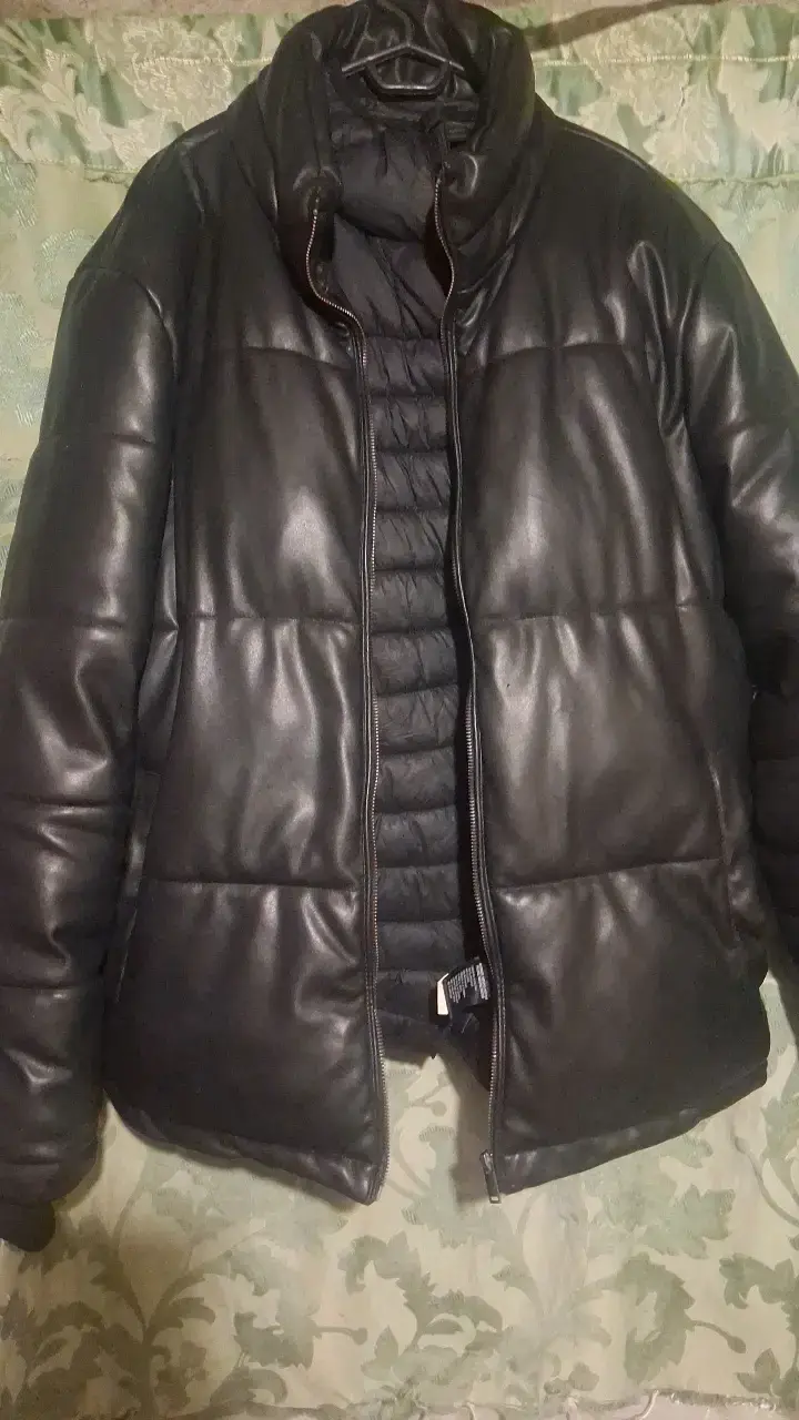 Chaqueta acolchada negra de cuero sintético - 2