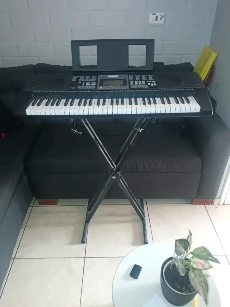 Teclado electrónico con soporte y pantalla LCD - 1