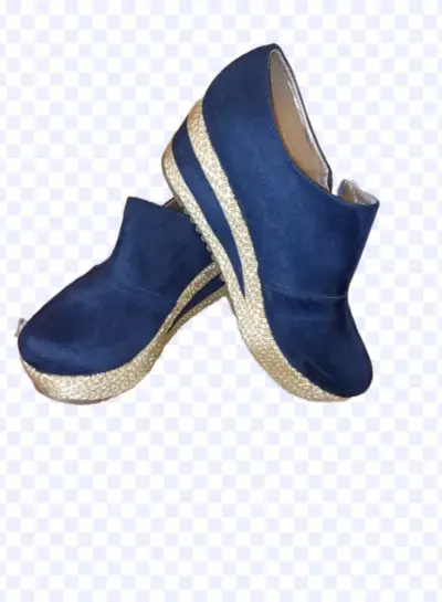 Zapatos de plataforma azul con detalles dorados - miniatura 1