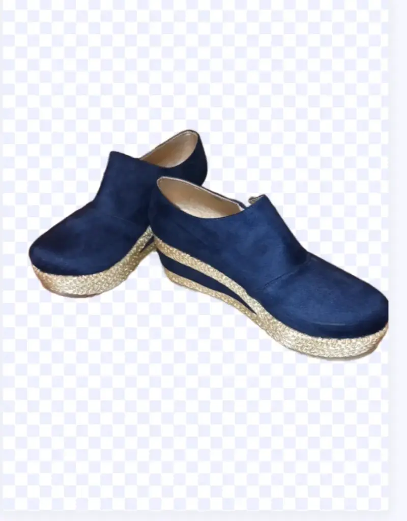 Zapatos de plataforma azul con detalles dorados - 2