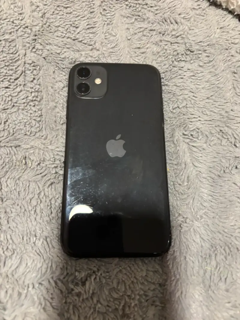 iPhone 11 en buen estado color negro - 1