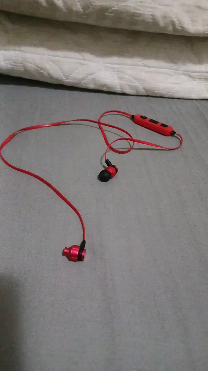 Audífonos Inalámbricos Rojos con Control - 1