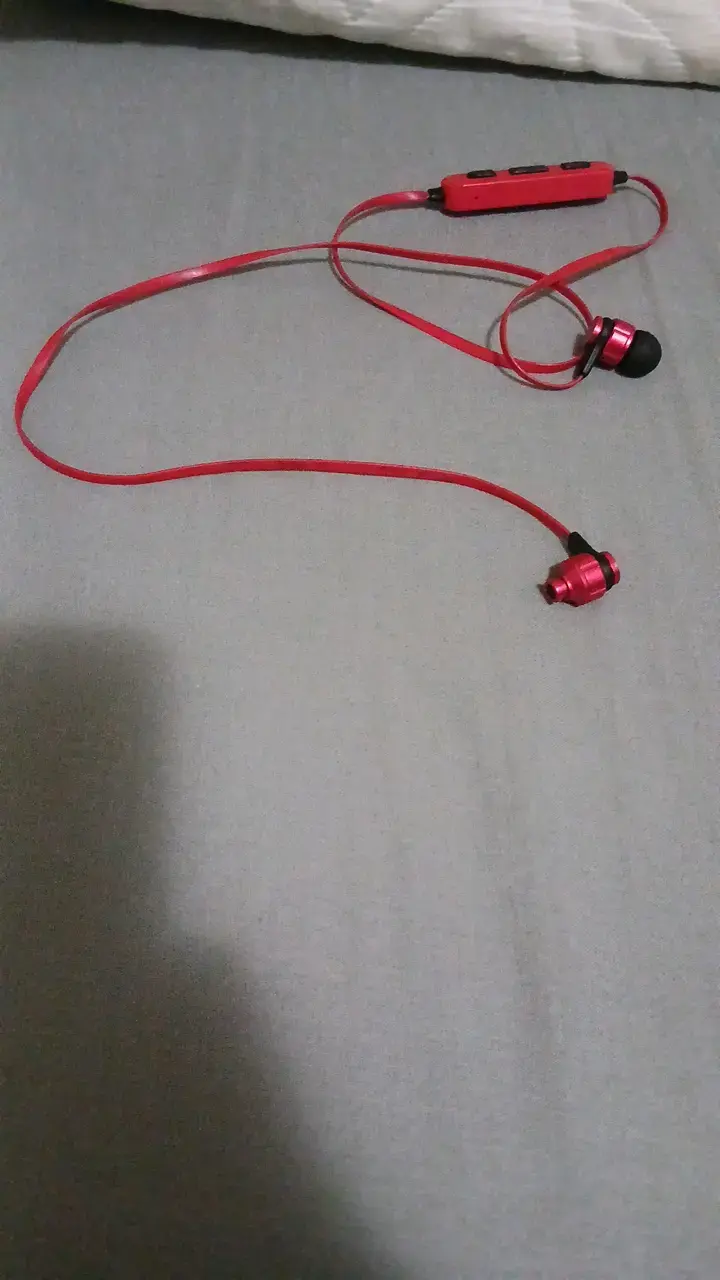 Audífonos Inalámbricos Rojos con Control - 2