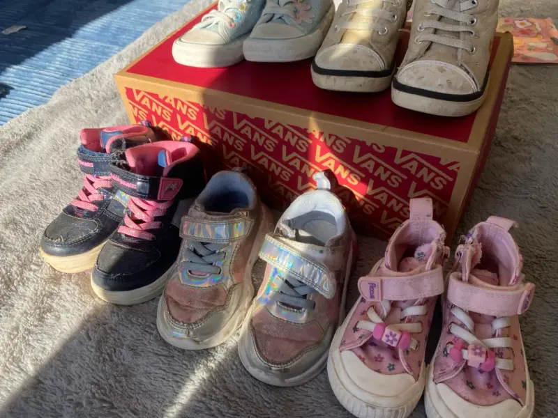 Lote de zapatillas infantiles variadas 19-22 - 1