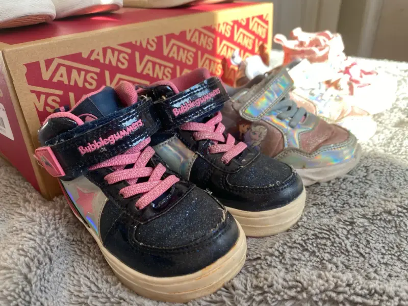 Lote de zapatillas infantiles variadas 19-22 - 3