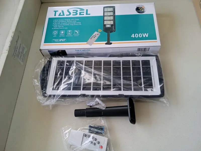 Luz solar LED Tasbel 400W con control remoto - 1