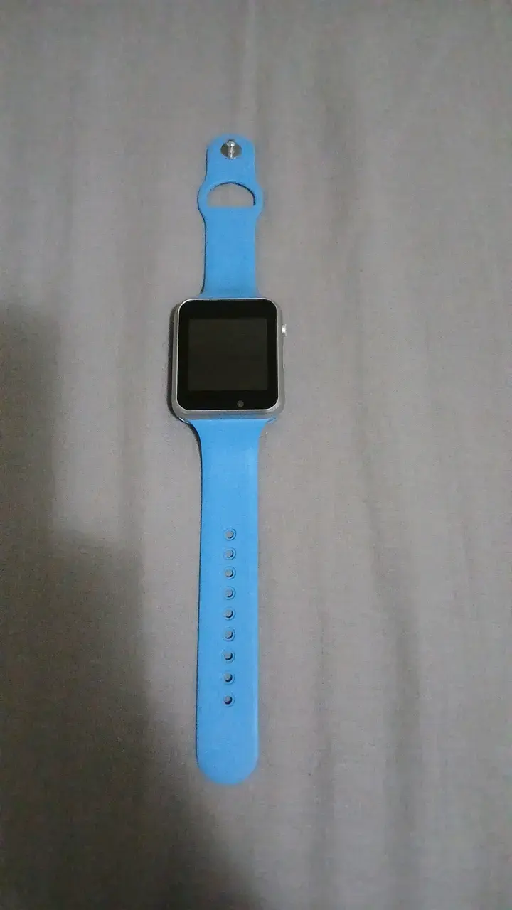 Smartwatch con correa azul y pantalla táctil - 1