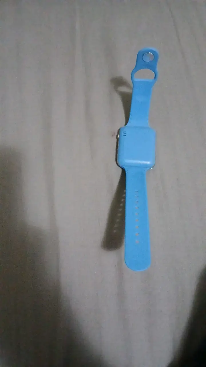 Smartwatch con correa azul y pantalla táctil - 2