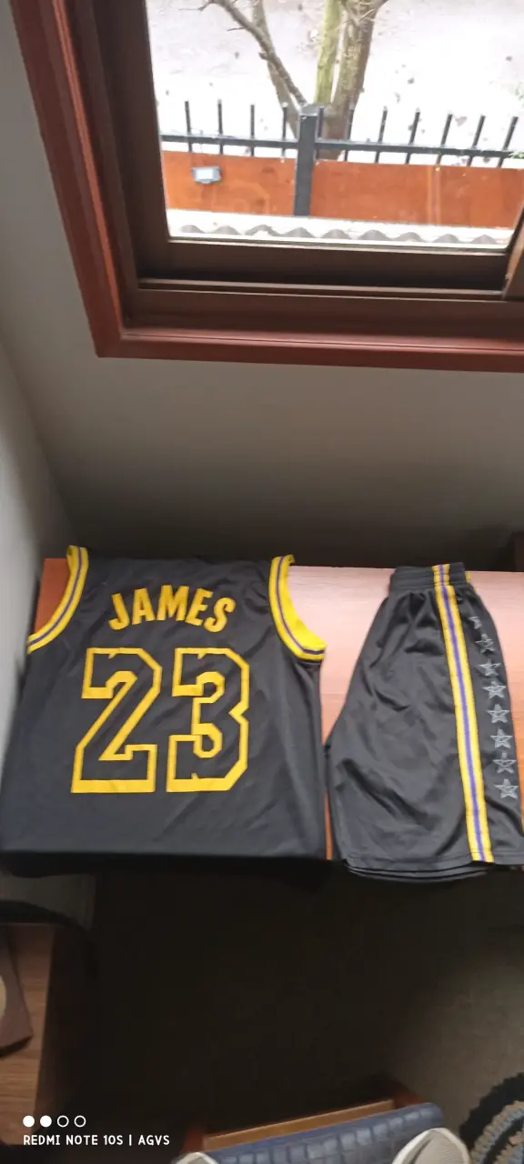 Conjunto de Baloncesto Lakers Negro y Amarillo - 2