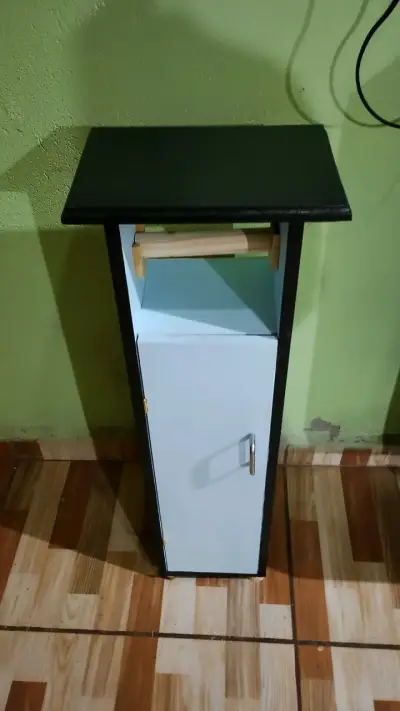 Espejo decorativo con diseño de mujer y jarra - miniatura 3