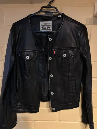 Chaqueta de cuero negra Levi's para mujer - miniatura 1
