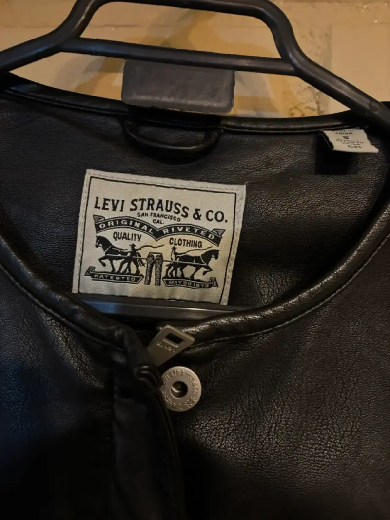 Chaqueta de cuero negra Levi's para mujer - 4
