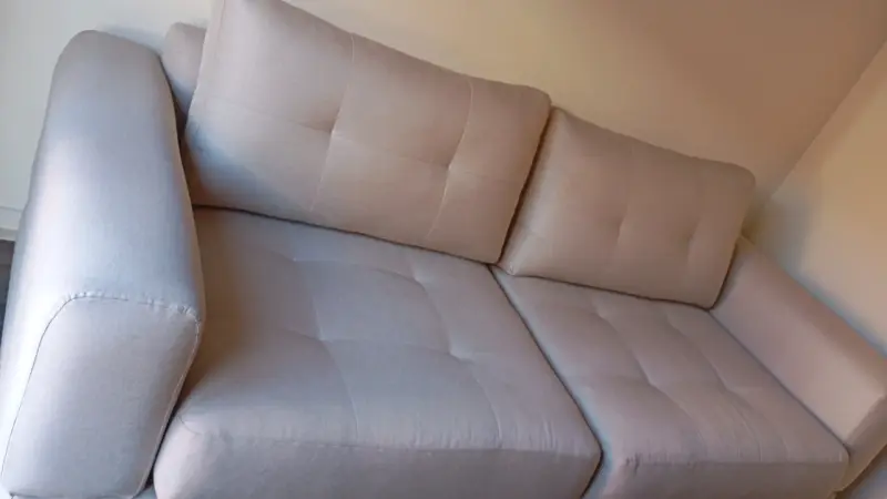 Sofá beige marca Rosen de tres cuerpo - 3