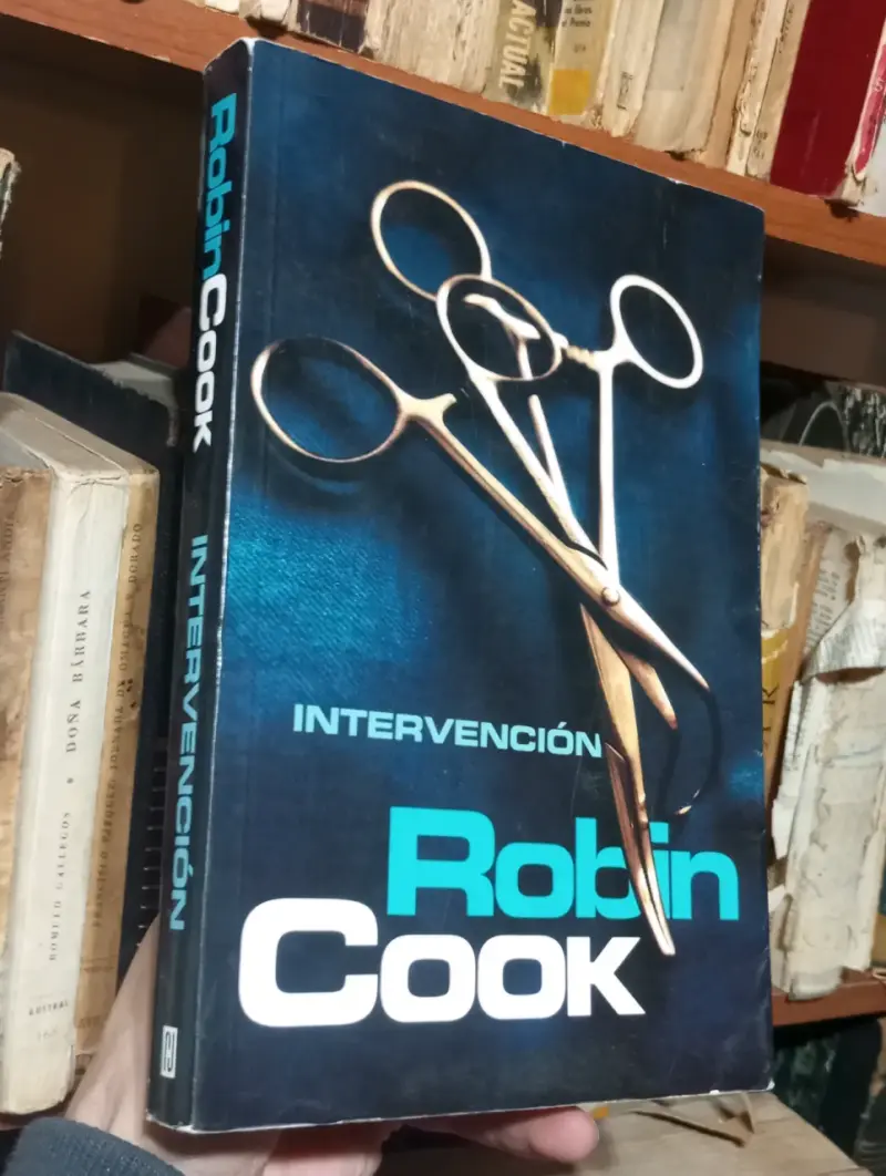 Lote de libros variados en buen estado - 2