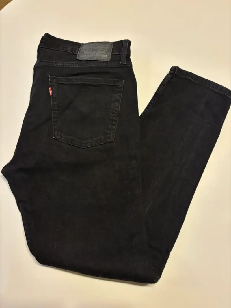 Jeans negros de hombre Levi's en buen estado