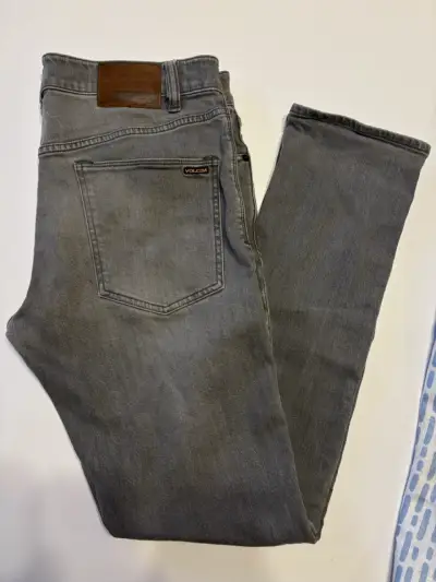Jeans grises para hombre Volcom talla 34 - miniatura 2