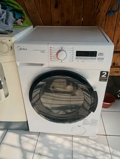 Lavadora secadora Midea 11/8 kg en buen estado - miniatura 1