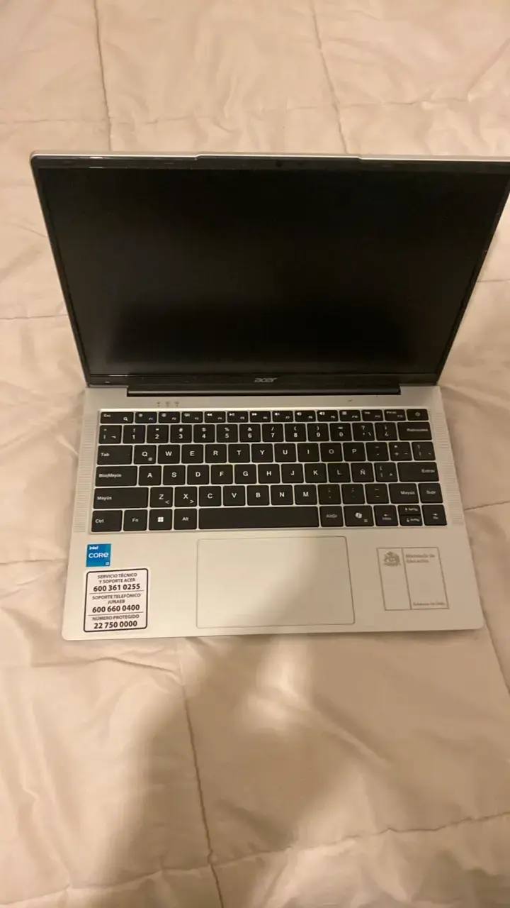 Notebook Acer plateado en buen estado - 2