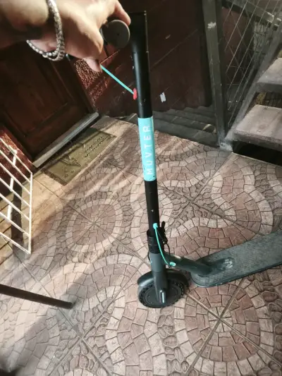 Scooter eléctrico Muvter con pantalla digital - miniatura 2