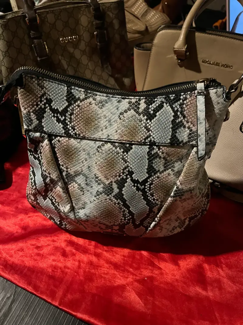 Cartera de cuero con diseño de serpiente - 1