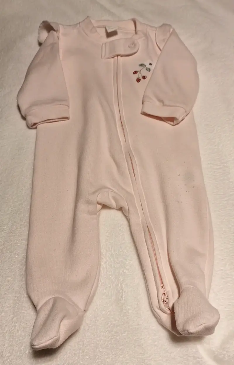 Pijama enterito para bebé color rosado.