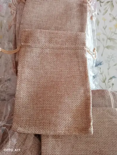 Bolsas de yute pequeñas para regalos - miniatura 1