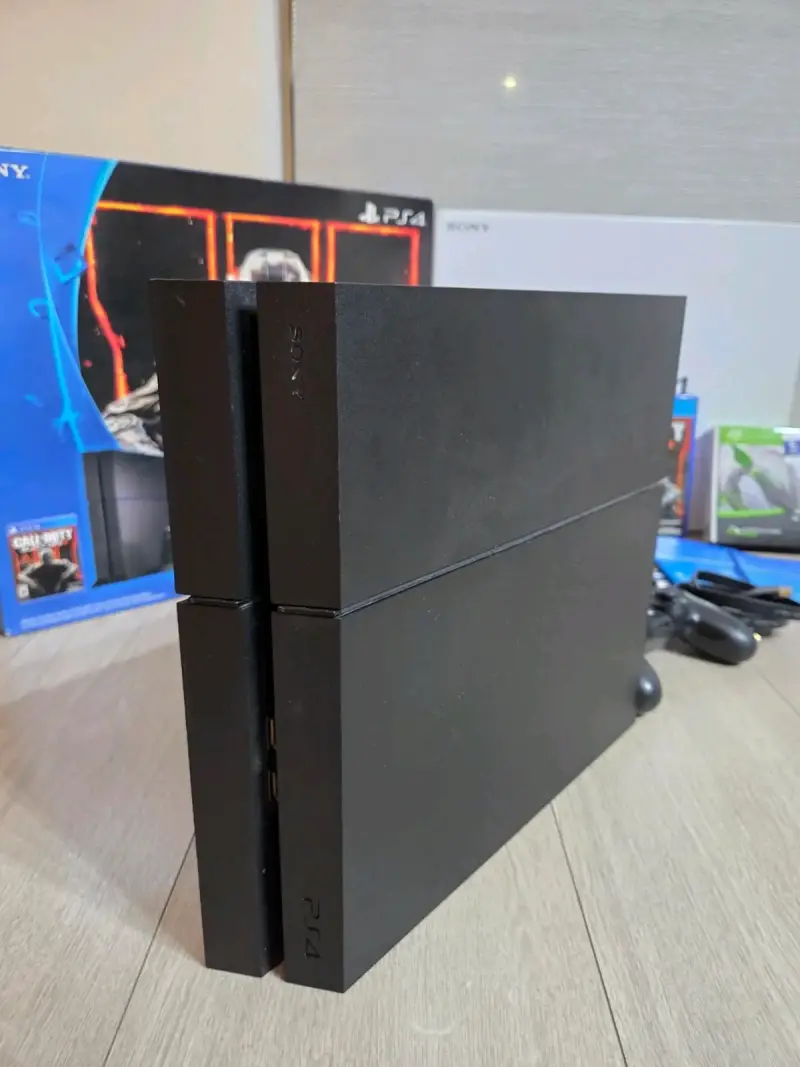 Consola PS4 con juego Call of Duty y accesorios - 4