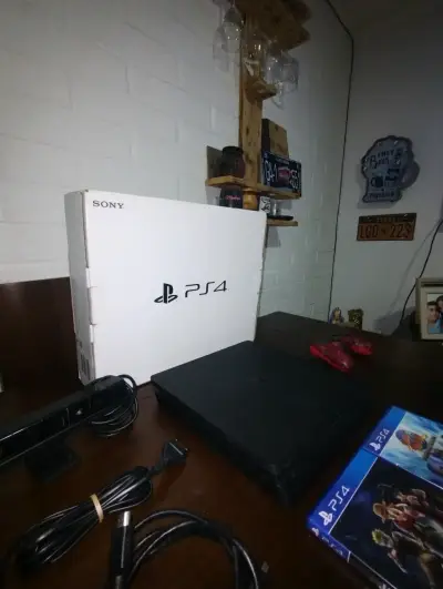 Consola Sony PS4 con juegos y control - miniatura 4
