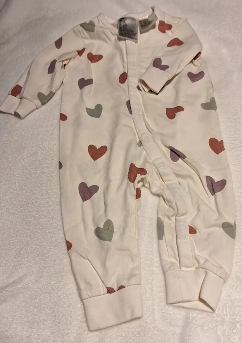 Pijama de bebé con estampado de corazones, T2-4M