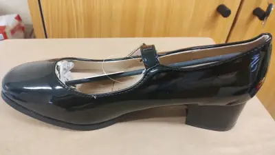 Zapatos de charol negros con hebilla talla 42 - miniatura 1