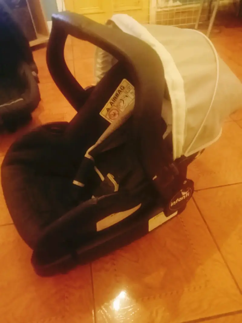Silla de Auto para Bebé Infanti Negra - 1