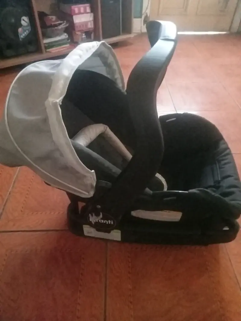 Silla de Auto para Bebé Infanti Negra - 4