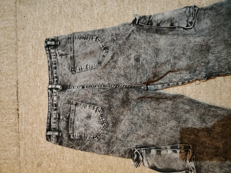 Jeans cargo grises con bolsillos - 2