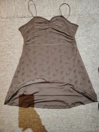 Vestido marrón con tirantes y estampado floral - miniatura 3
