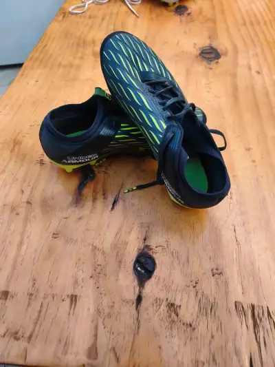 Botines de fútbol Under Armour negros y amarillos - miniatura 2