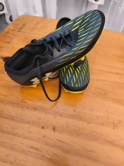Botines de fútbol Under Armour negros y amarillos - miniatura 3
