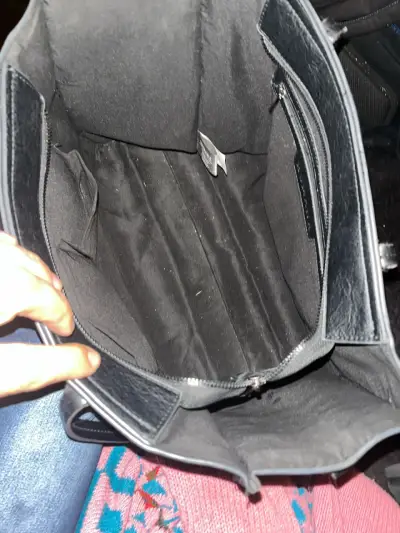 Bolso de cuero negro con logo H - miniatura 4